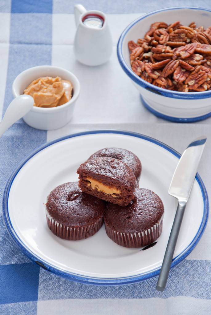 Muffin de chocolate con mantequilla de maní
  - Foto, imagen
