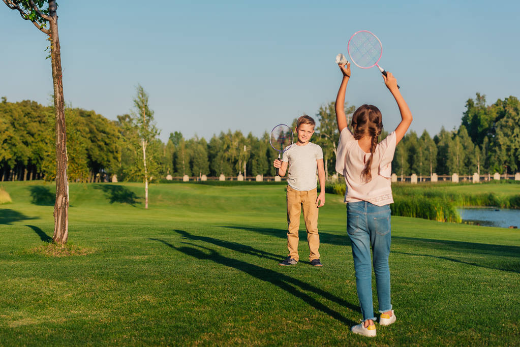 dzieci w badmintona - Zdjęcie, obraz