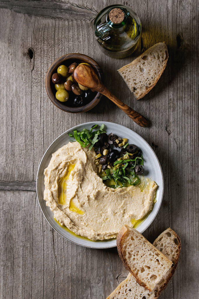 Хумус с оливками и травами
 - Фото, изображение