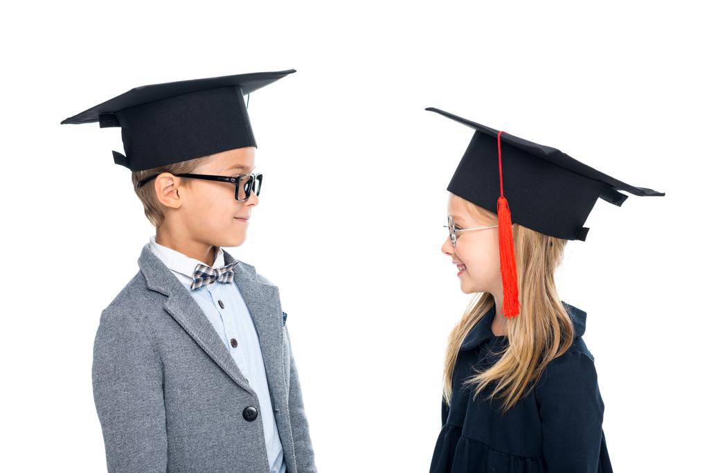 öğrencilere mezuniyet şapkalar - Fotoğraf, Görsel