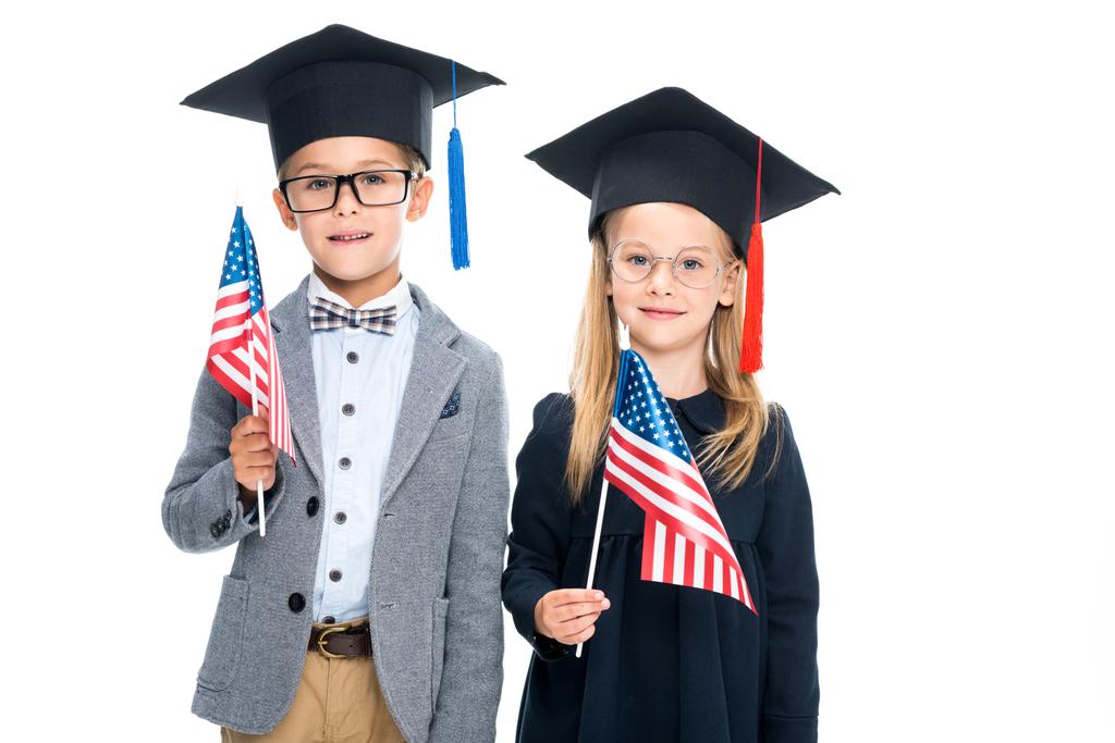élèves dans des chapeaux de graduation avec des drapeaux Etats-Unis
 - Photo, image