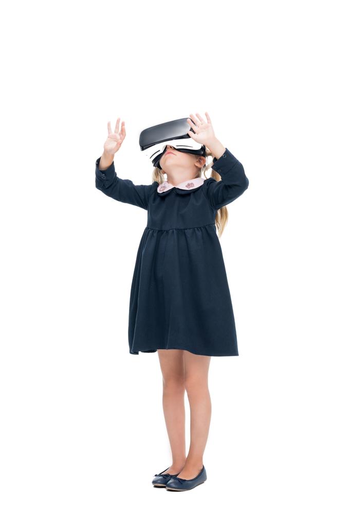 weinig schoolmeisje in Vr headset - Foto, afbeelding