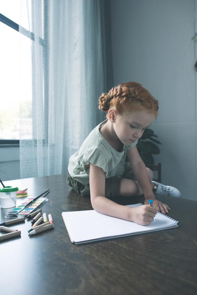 little girl drawing - Photo, Image