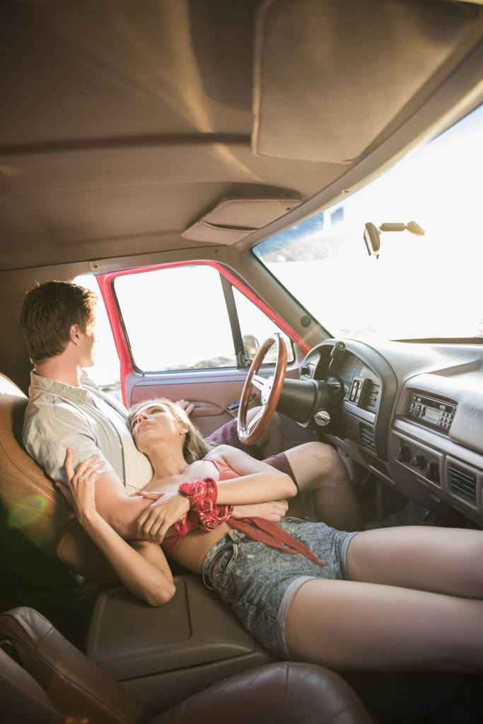 jovem casal no carro  - Foto, Imagem