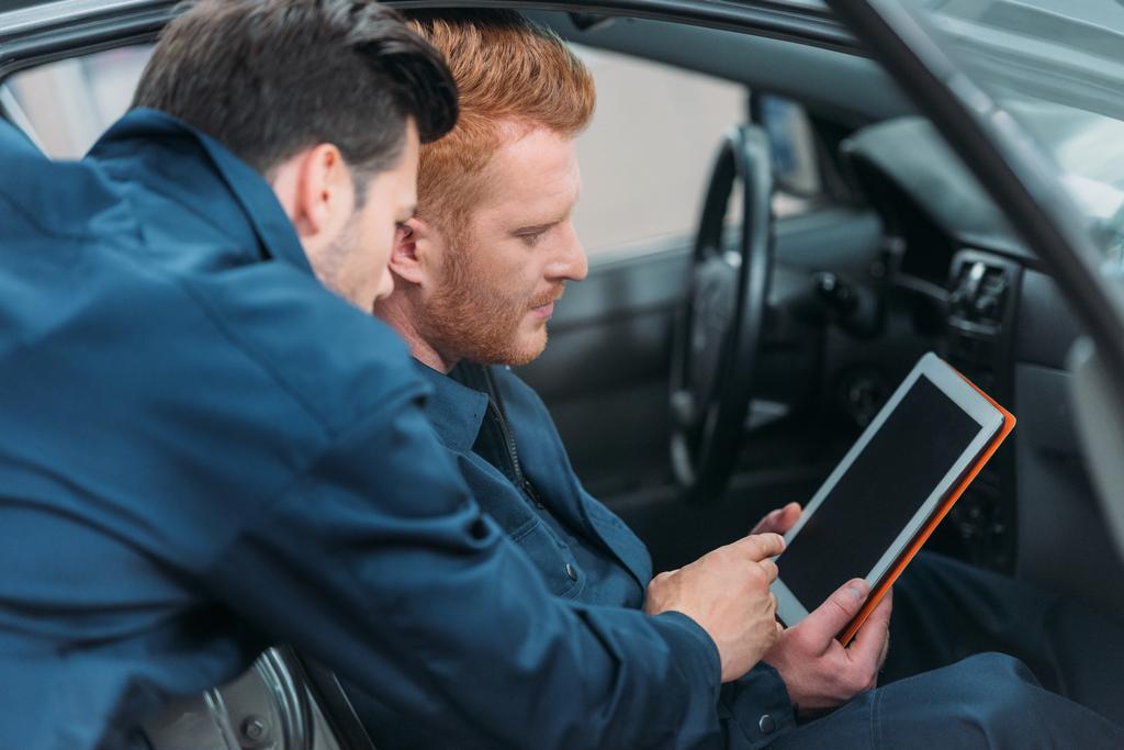 Car mechanics using digital tablet - Photo, Image