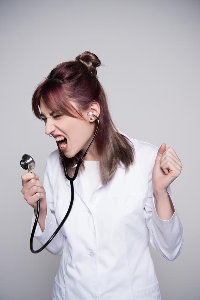 genç kadın doktor stetoskop şarkı - Fotoğraf, Görsel