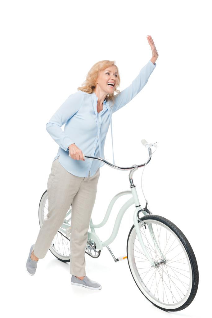 Ώριμη γυναίκα με ποδήλατο - Φωτογραφία, εικόνα