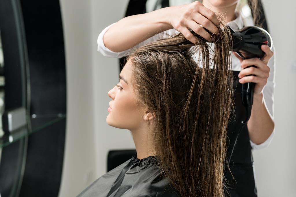 Suszenie włosów Fryzjer kobiety - Zdjęcie, obraz