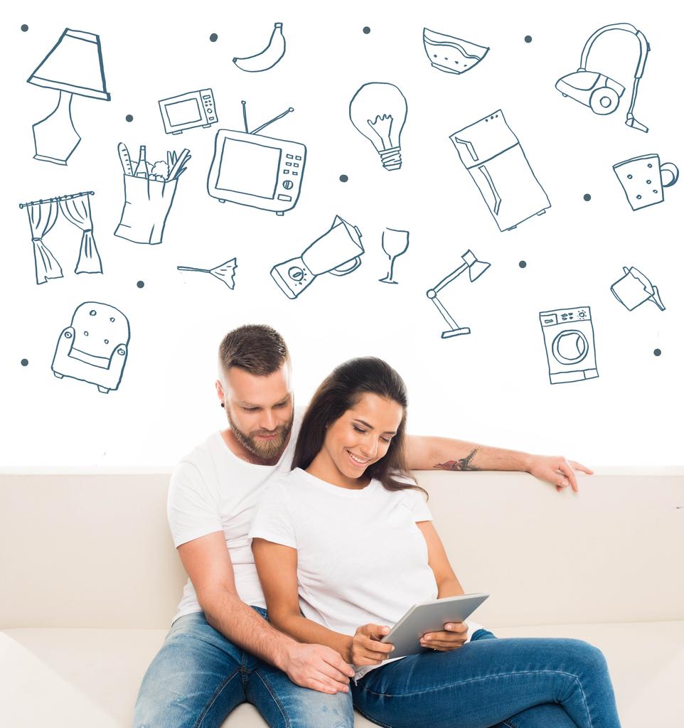 Jeune couple utilisant une tablette numérique
 - Photo, image