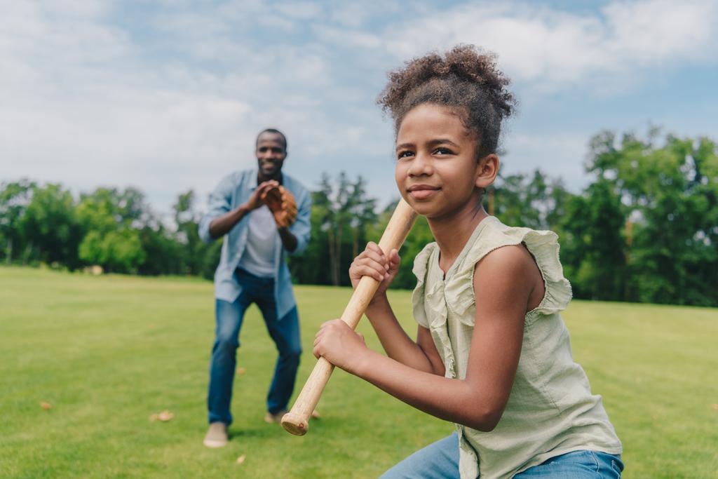africká americká rodina hraje baseball - Fotografie, Obrázek
