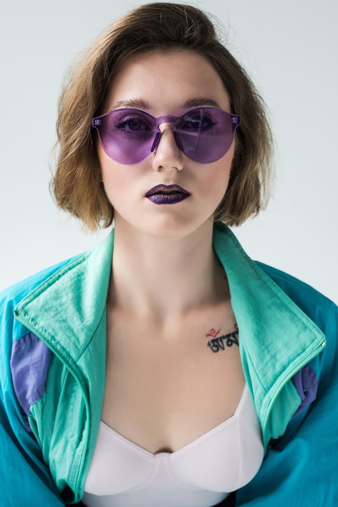 femme à la mode dans les lunettes de soleil - Photo, image