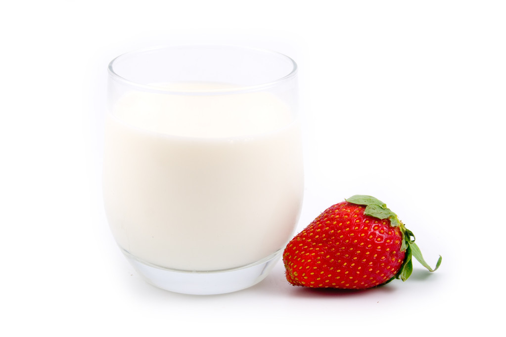 Glass with milk and strawberry - Photo, Image