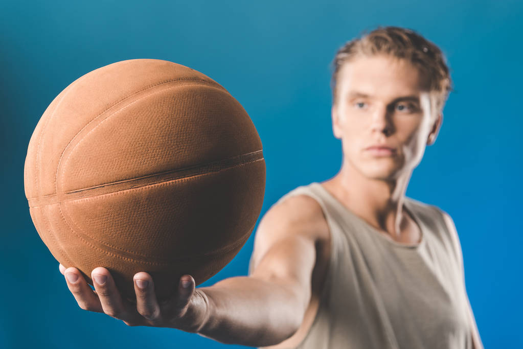 Mann mit Basketballball - Foto, Bild