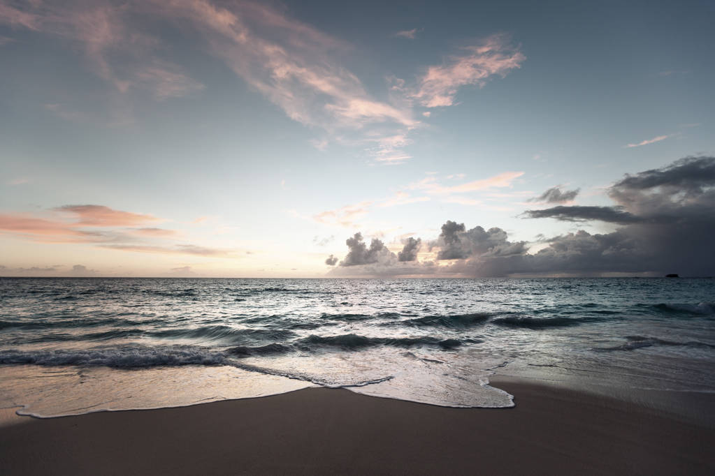 Sonnenuntergang am Strand der Seychellen - Foto, Bild