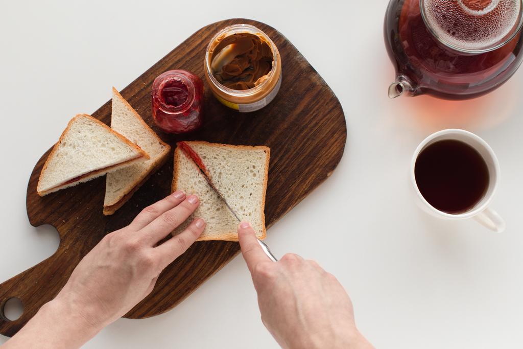 Toast met jam en pindakaas - Foto, afbeelding