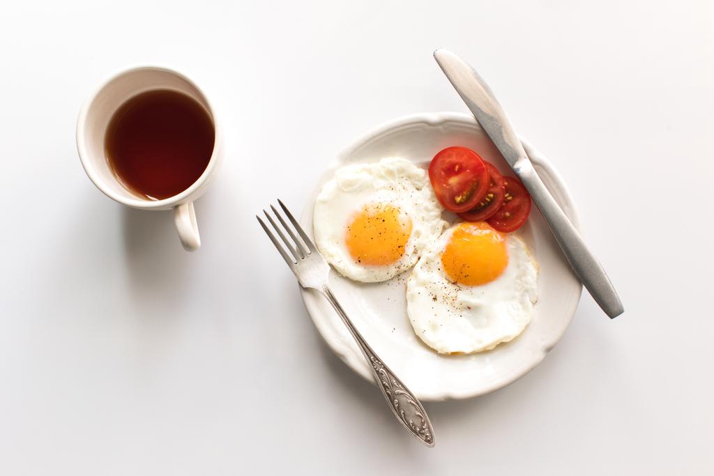 завтрак с яичницей  - Фото, изображение