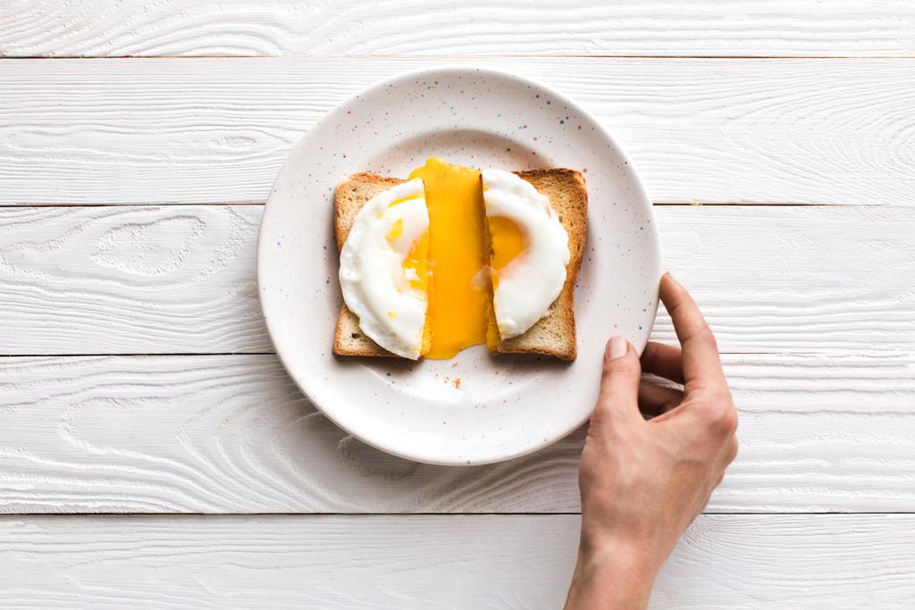 Яйцо на тосте
  - Фото, изображение