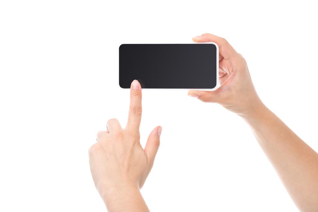 persoon wijzend op smartphone scherm - Foto, afbeelding