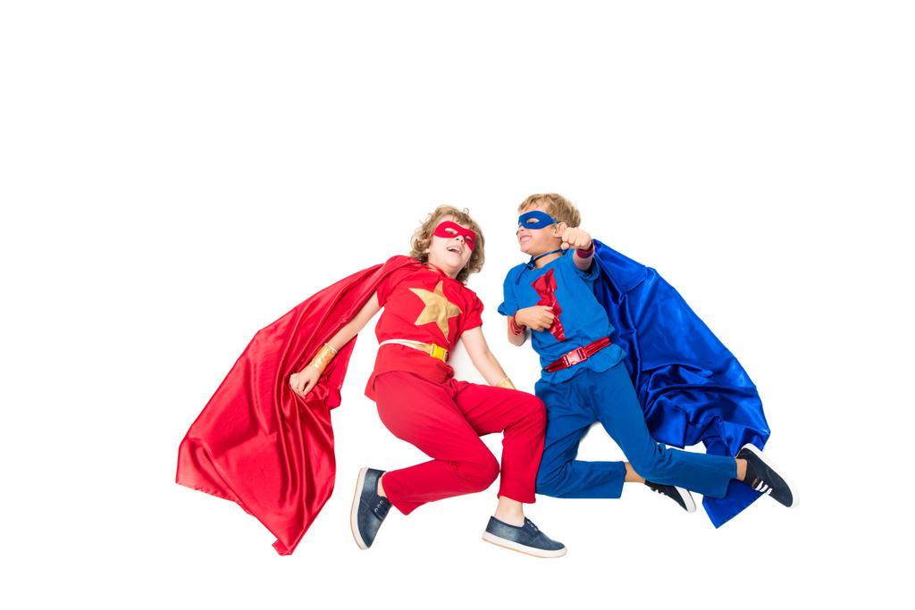 garçons en costumes de super-héros
 - Photo, image