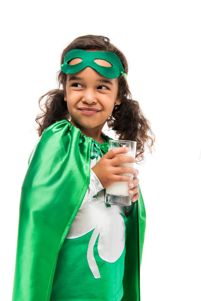 superhrdina dívka se sklenicí mléka - Fotografie, Obrázek