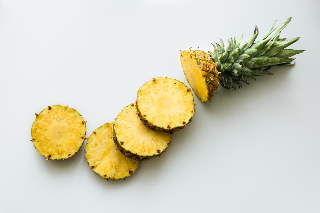 ananas segmenten - Foto, afbeelding