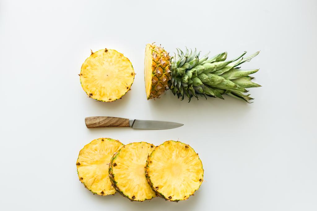 Plakjes verse ananas - Foto, afbeelding