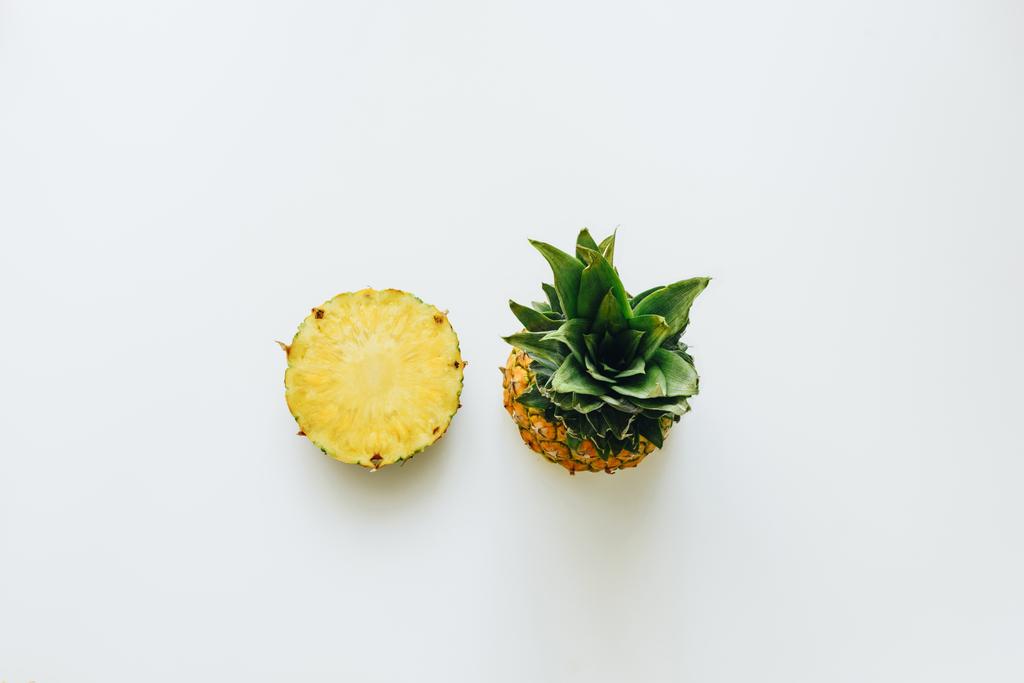 Tranches d'ananas frais
 - Photo, image