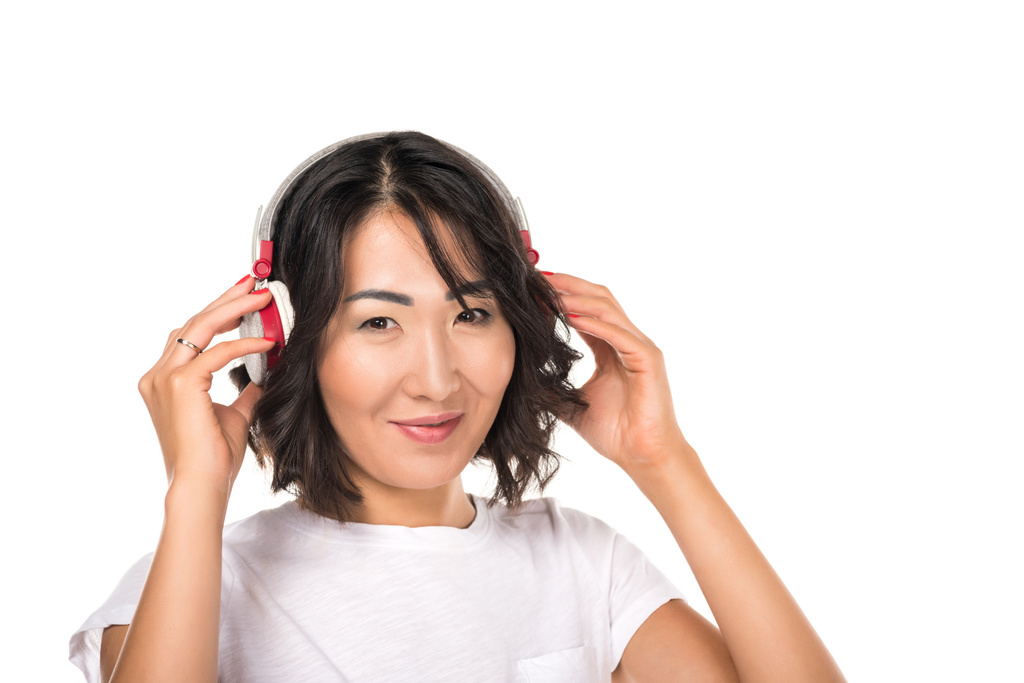 vrouw die muziek luistert  - Foto, afbeelding