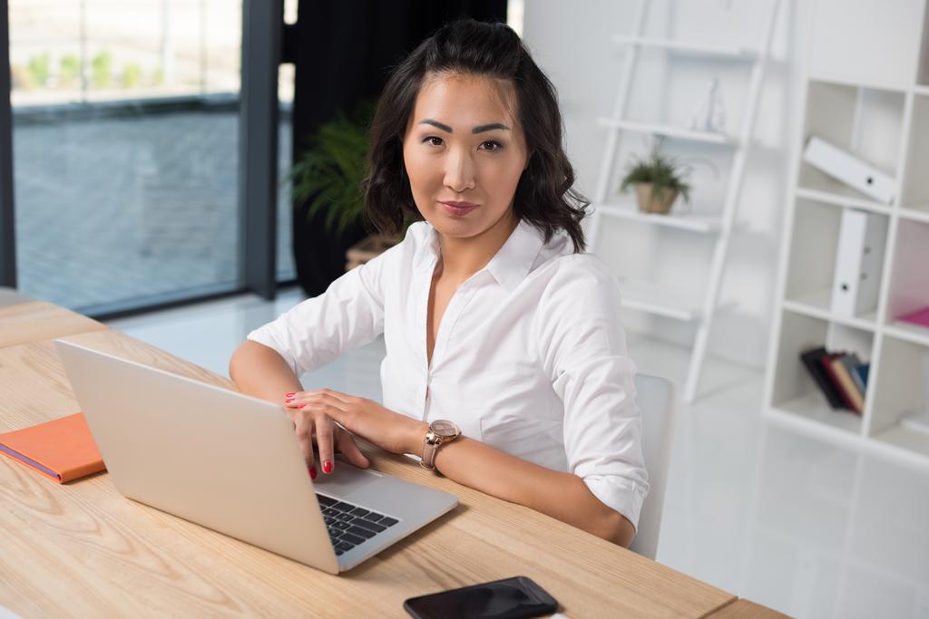 businesswoman working with laptop - Photo, Image