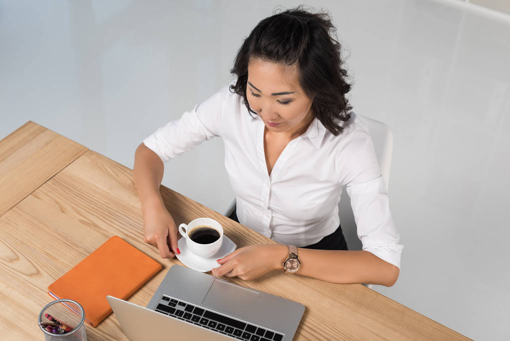 businesswoman with laptop and coffee  - Photo, Image