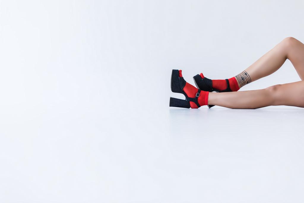 модная девушка на каблуках
 - Фото, изображение