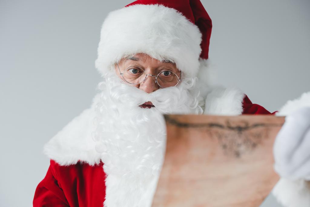 Babbo Natale con lista dei desideri
 - Foto, immagini