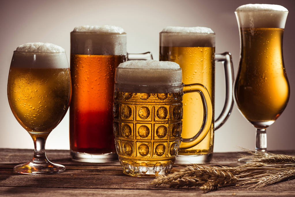 ποικιλία μπίρας σε ποτήρια - Φωτογραφία, εικόνα