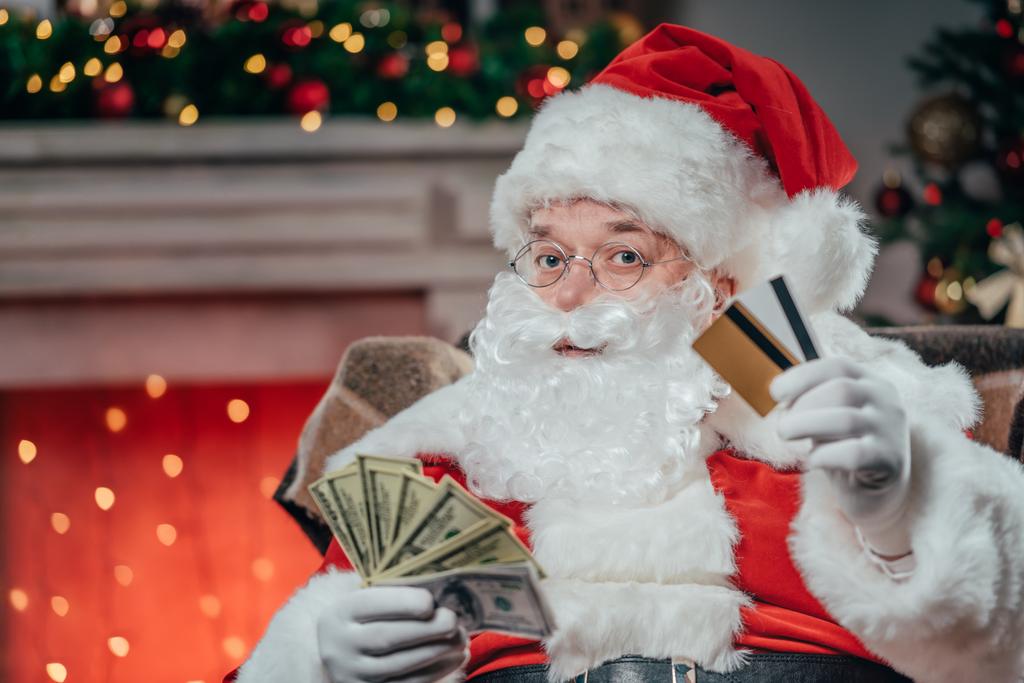 Santa bankkártyával és a dollár - Fotó, kép
