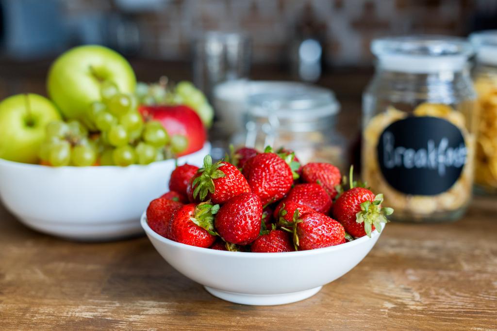 frutas e cereais para o café da manhã
 - Foto, Imagem