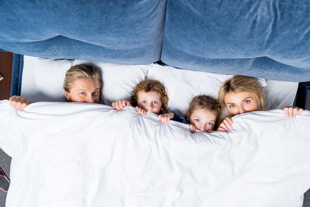 Familie im Bett - Foto, Bild