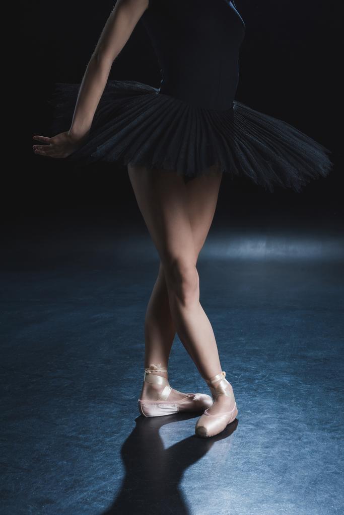 bailarina de ballet en zapatos puntiagudos
 - Foto, imagen