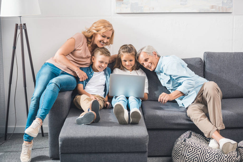 family using laptop - Photo, Image