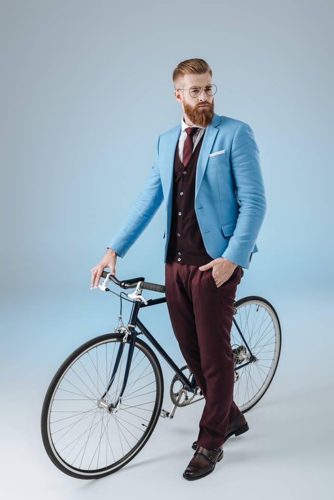 uomo elegante con bicicletta
 - Foto, immagini