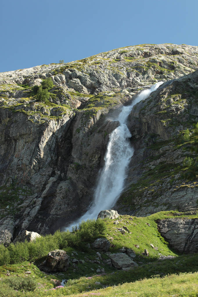 Красивый высокогорный водопад
 - Фото, изображение