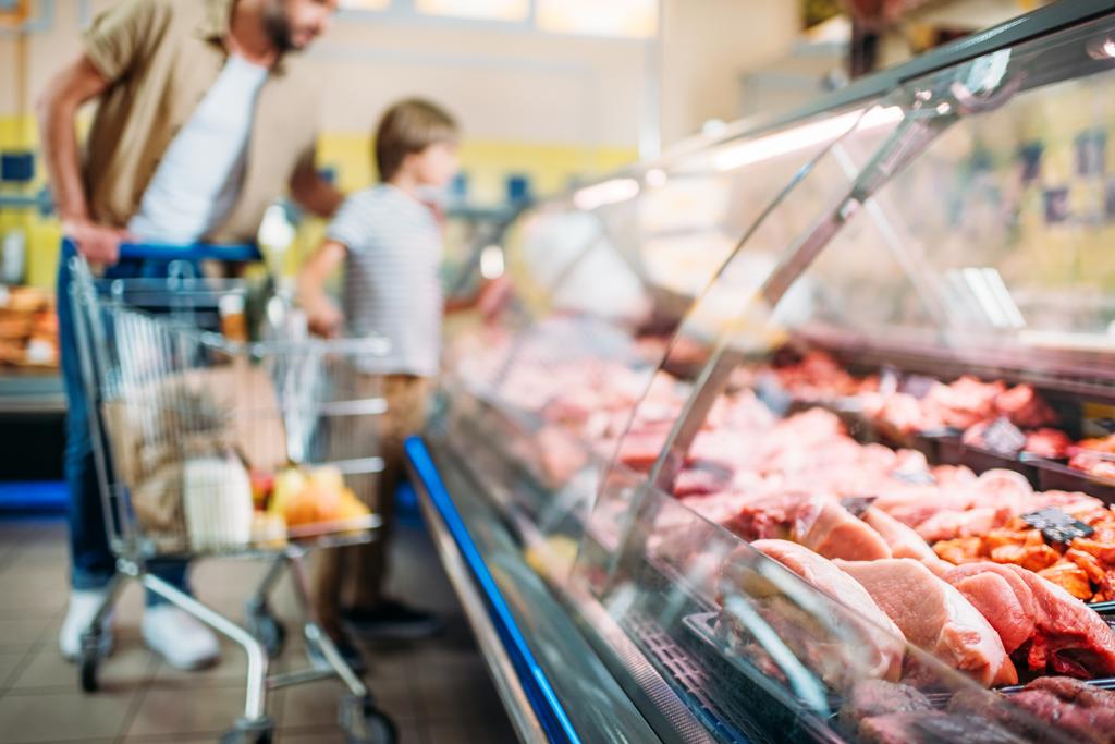 carne fresca cruda en el supermercado
 - Foto, Imagen