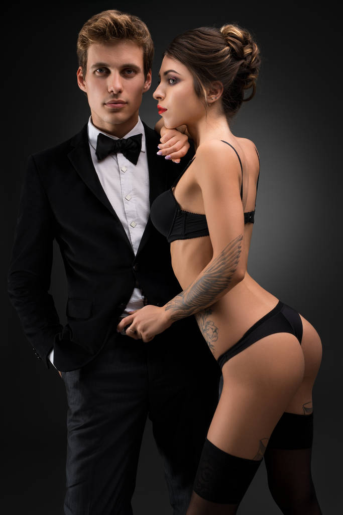 Szép úriember és a szexi hölgy elszigetelt fekete - Fotó, kép