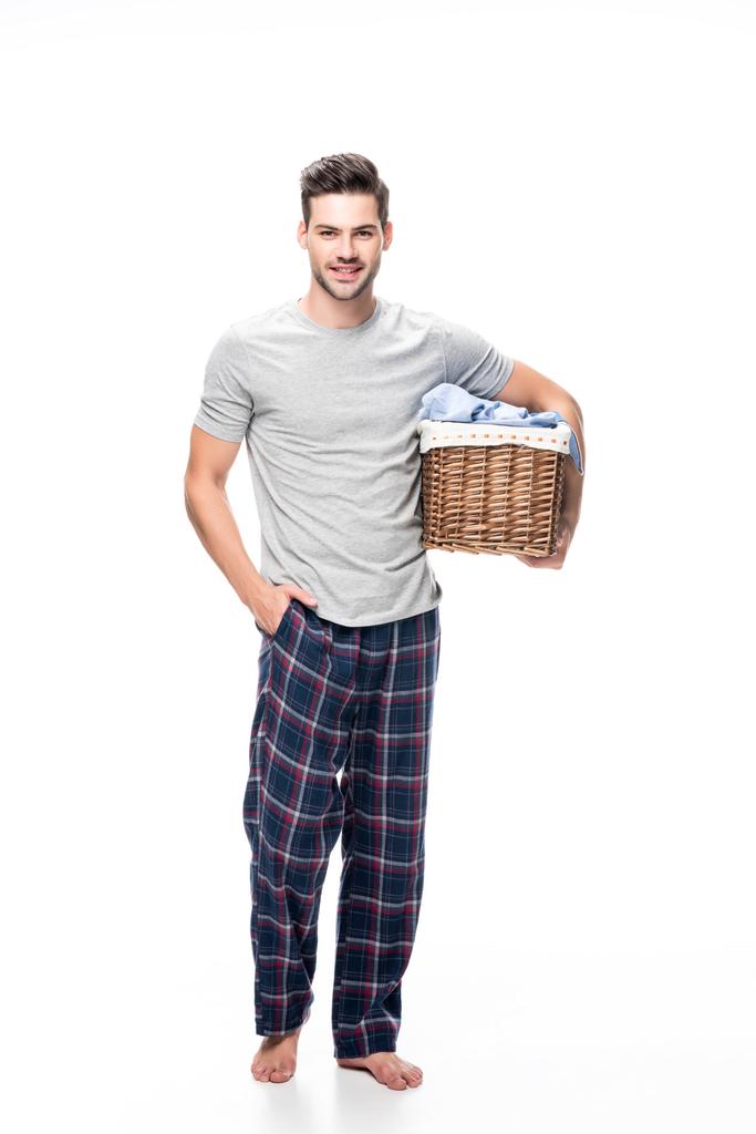 Homem com cesta de roupa
 - Foto, Imagem