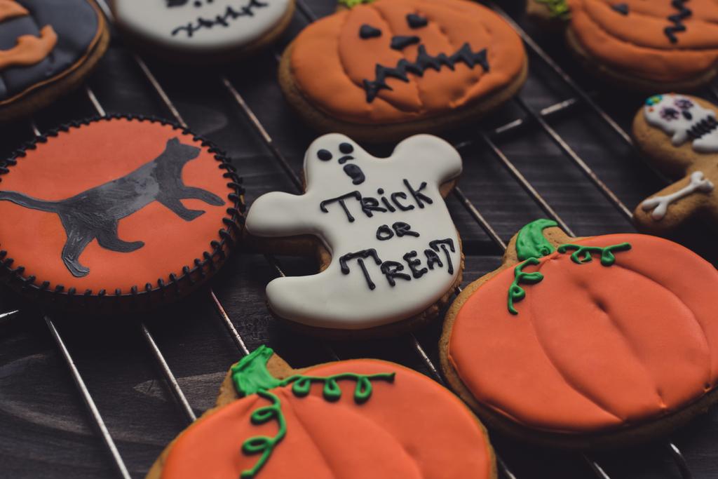 verschillende huisgemaakte halloween koekjes - Foto, afbeelding