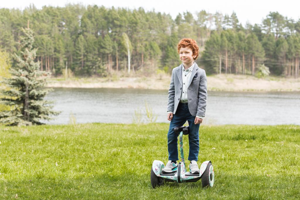 enfant sur gyroscooter
 - Photo, image
