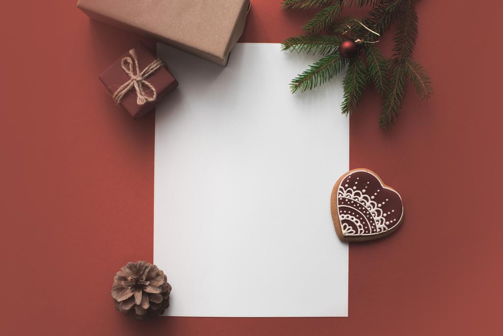 carte blanche avec cadeaux de Noël
  - Photo, image