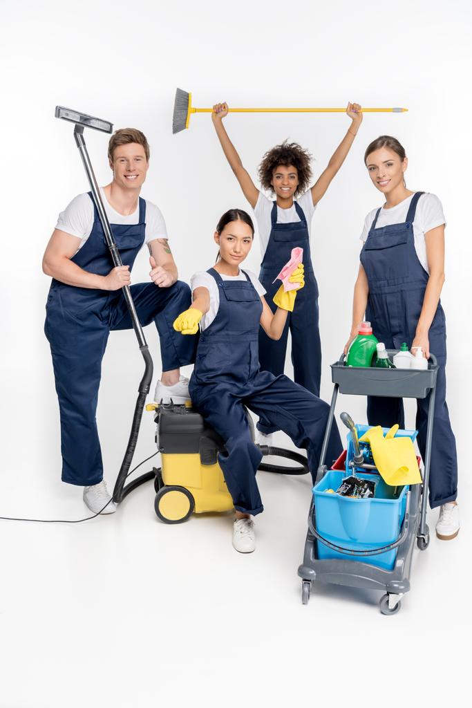 группа полиэтнических чистильщиков
 - Фото, изображение