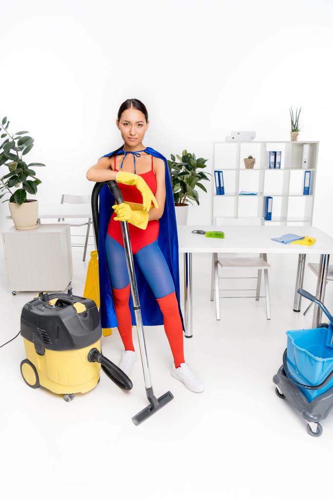 супергерой с пылесосом
 - Фото, изображение