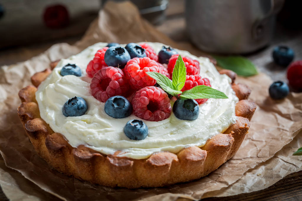 Chutné a křupavé dortík s ovocem a mascarpone - Fotografie, Obrázek