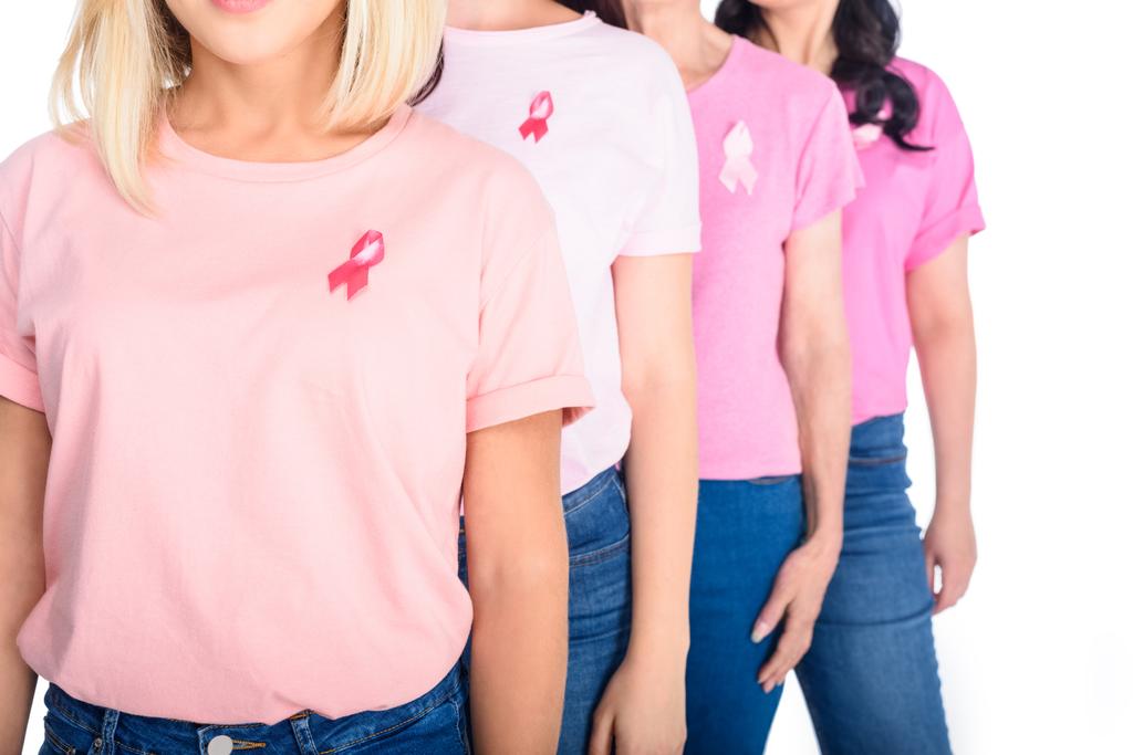 mulheres em camisetas rosa com fitas
 - Foto, Imagem